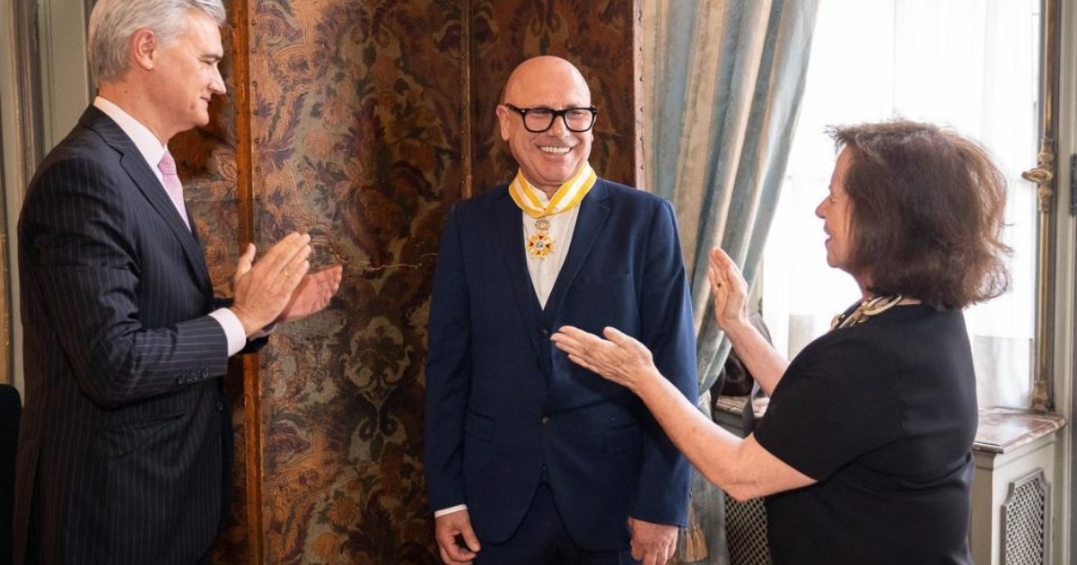 Angel Vergara awarded honorary distinction — Axel Vervoordt