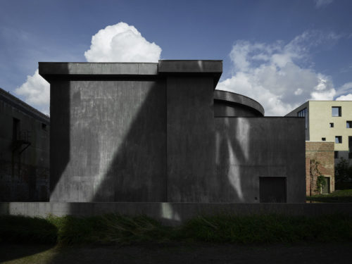 The building hosting the Anish Kapoor artwork at Kanaal